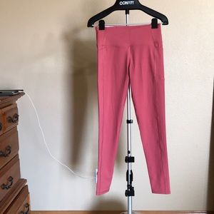 VICTORIA SECRET Salmon color leggings w pockets